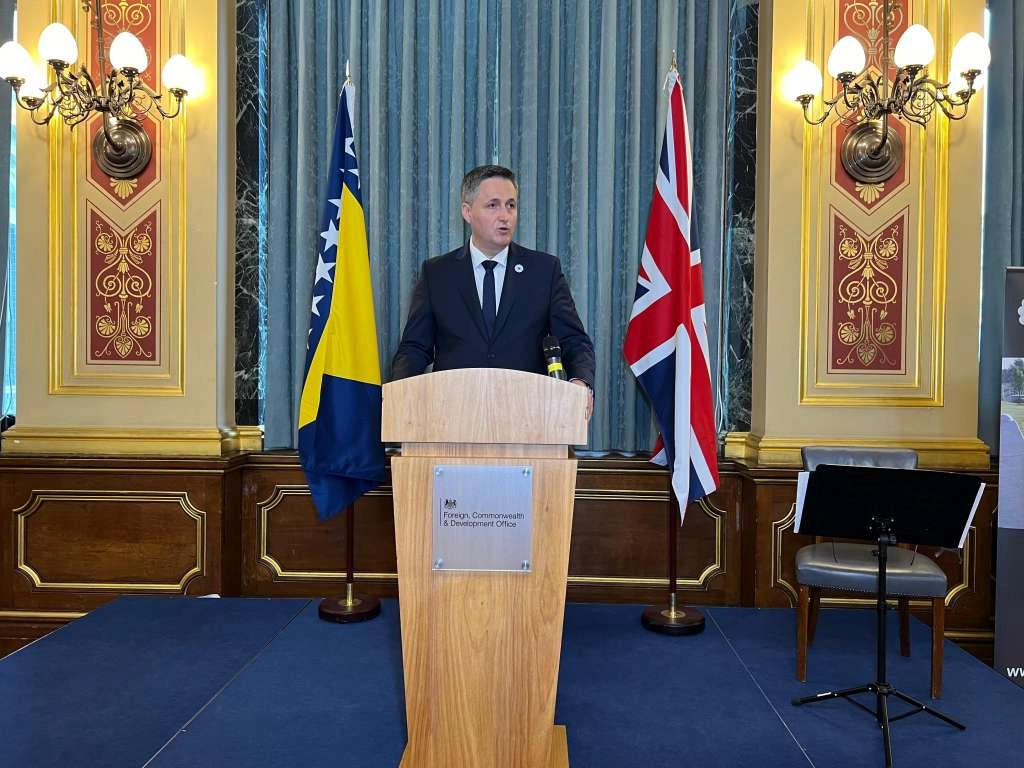 Bećirović se obratio u Londonu na Nacionalnom danu sjećanja na Srebrenicu